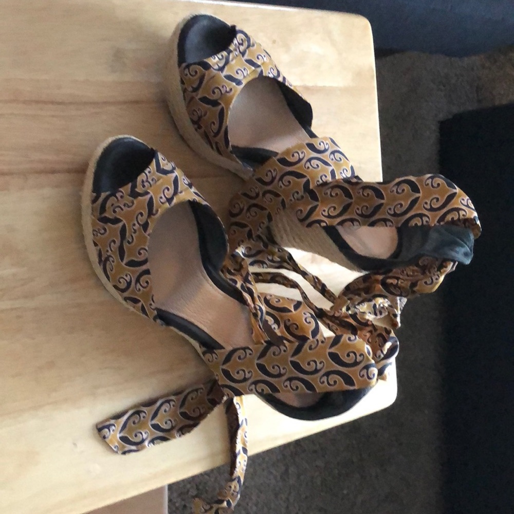 Ugg platform shoes